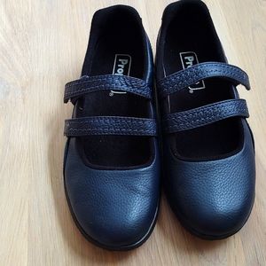Propet shoes.  Velcro adjustable closure.  6.5 W navy blue.  Worn very little.